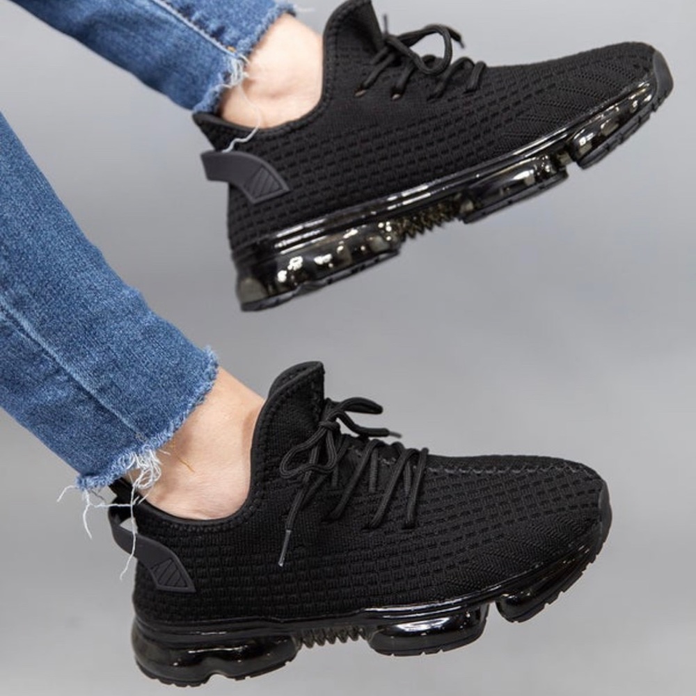 Berness sneaker. Size 8. Brand new in box. Black
